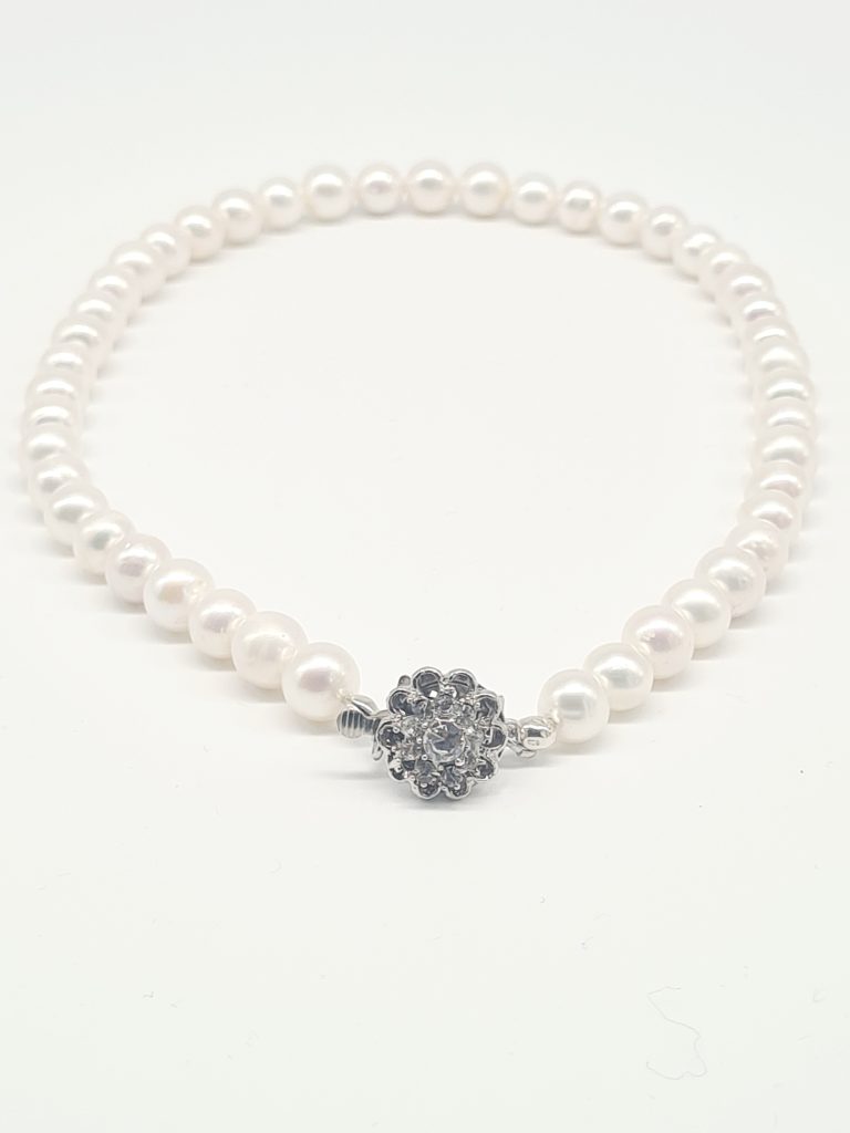 White Pearl Necklace - Collection